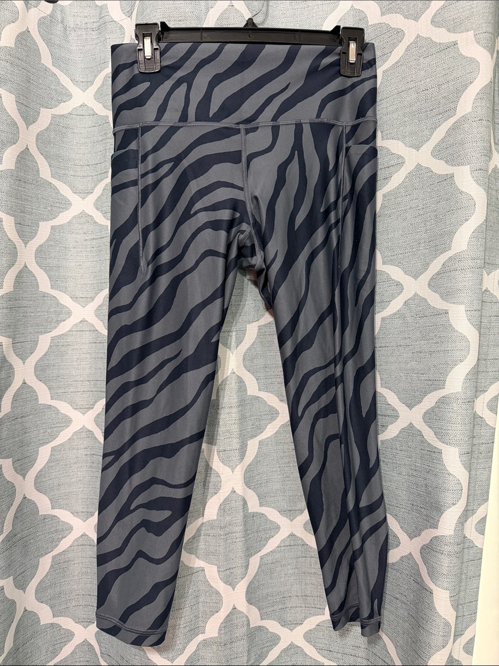 Athleta Navy & Gray Zebra-Print Salutation Stash 7/8 Leggings